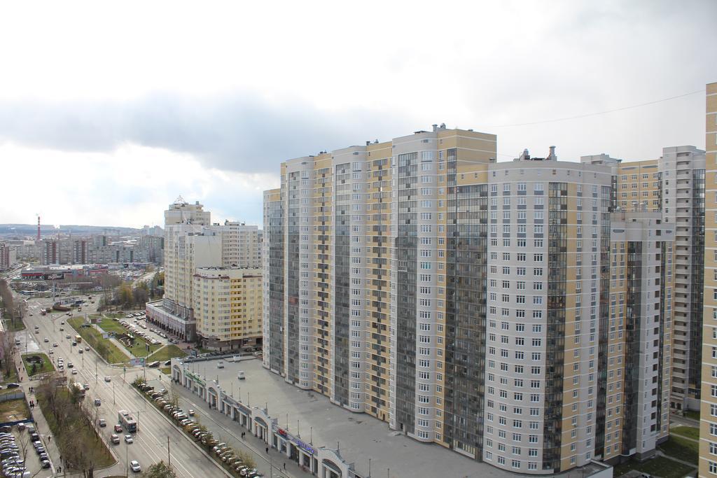 Apartment On 8 Marta Street Екатеринбург Екстериор снимка